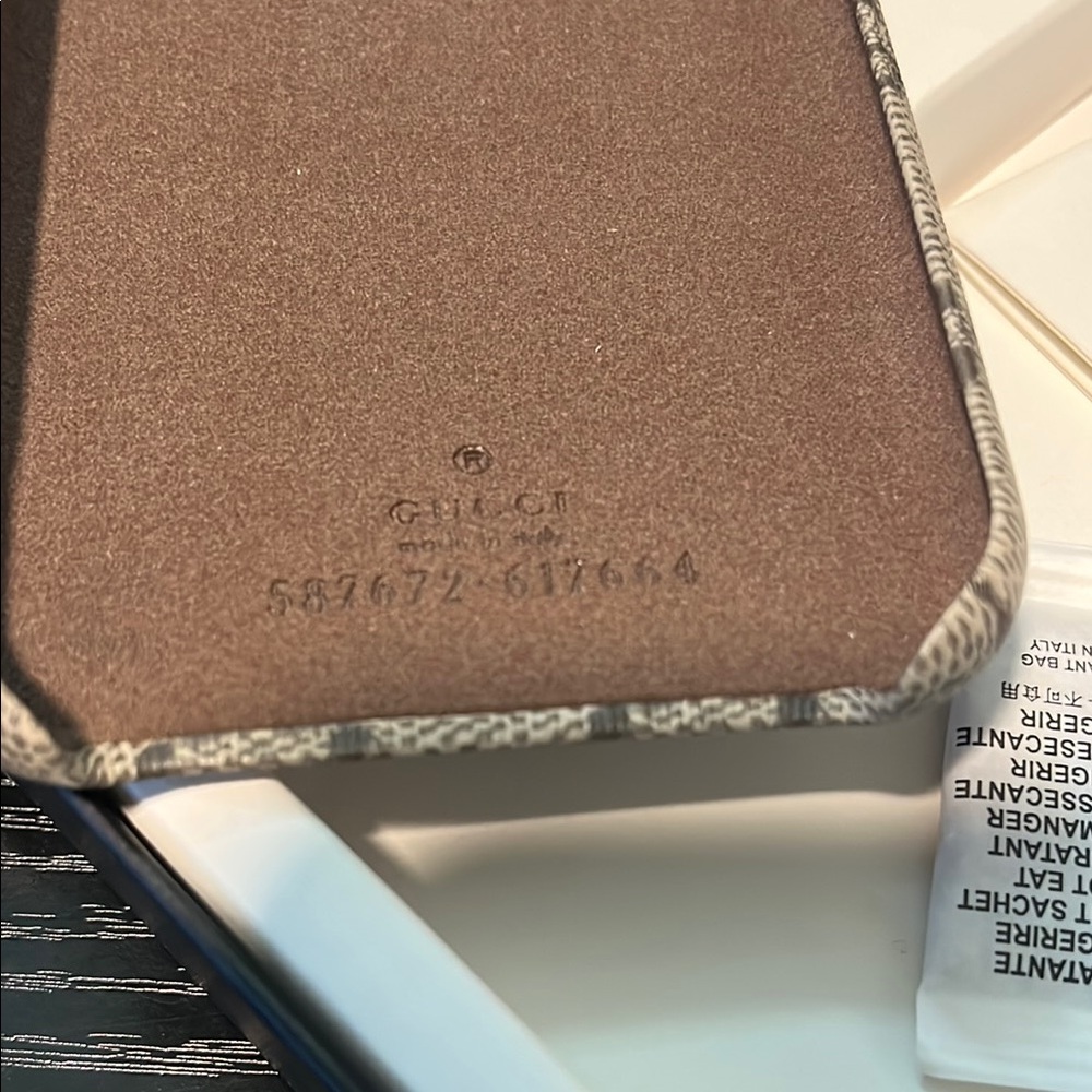 GUCCI Authentic ¡PHONE X or XS Smart Phone Case NEW Original Box Beige Monogram - Picture 4 of 6